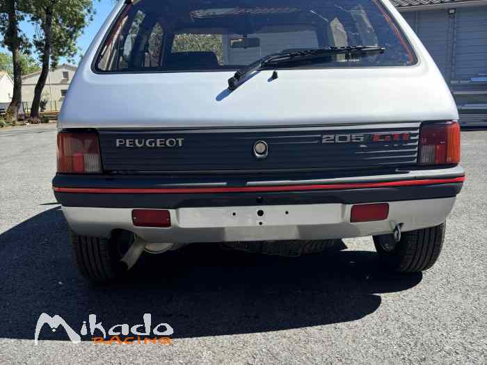 205 GTI – photo 3 sur 6