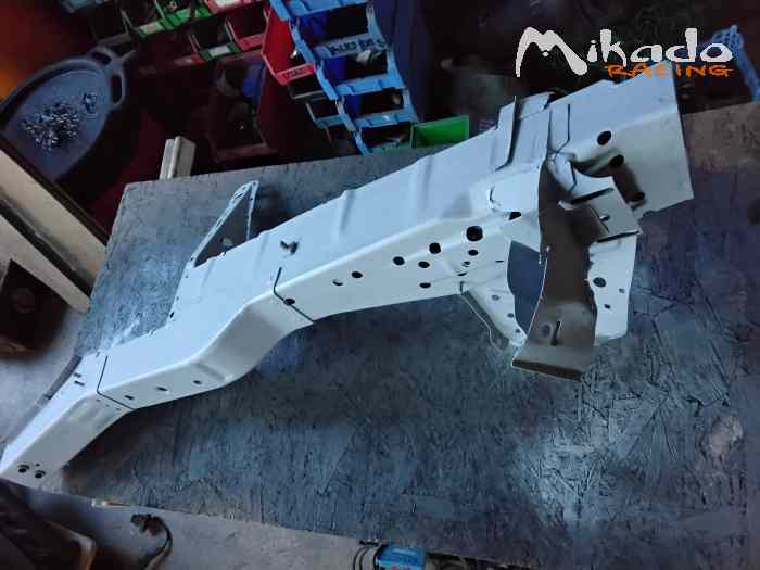 Longeron gauche BMW E 30 – photo 3 sur 4