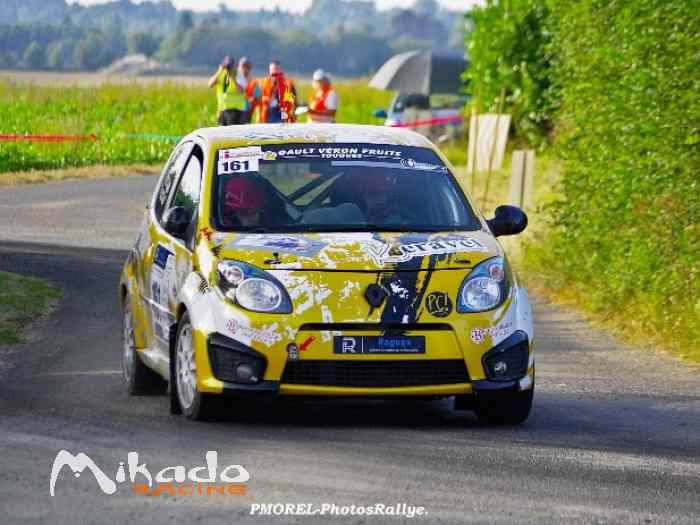 TWINGO R1 - pièces et voitures de course à vendre, de rallye et de circuit.