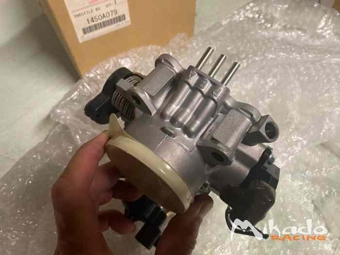 Boitier papillon complet Lancer Evo 9 – photo 2 sur 2
