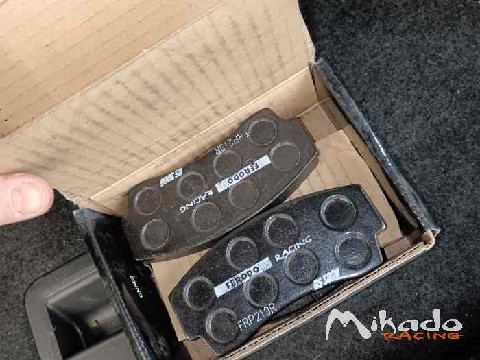 Plaquettes freins AV saxo A6 – photo 2 sur 5