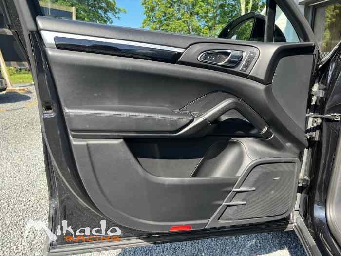 Porsche CAYENNE Platinum Edition 3.0 V6 262CH / Bose - CarPlay - Pack Chrono - Toit ouvrant - Sièges chauffants électriques avant / Garantie 12 mois / Entretien à jour – photo 3 sur 6