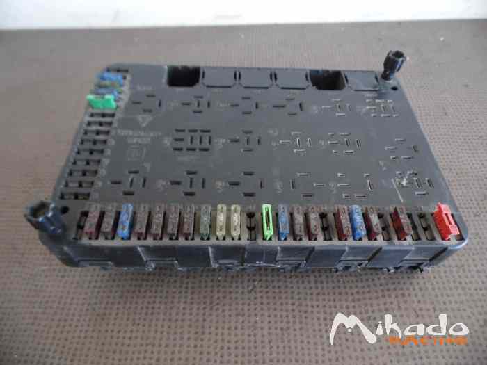 PLATINE PORTE FUSIBLES ET RELAIS 94461011000 PORSCHE 944-2 – photo 2 sur 6