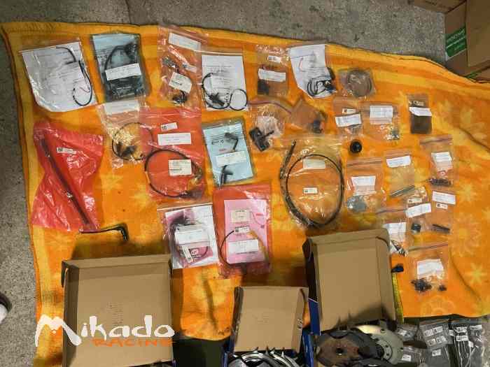 LOT PIECES SKODA FABIA 2018 – photo 3 sur 6