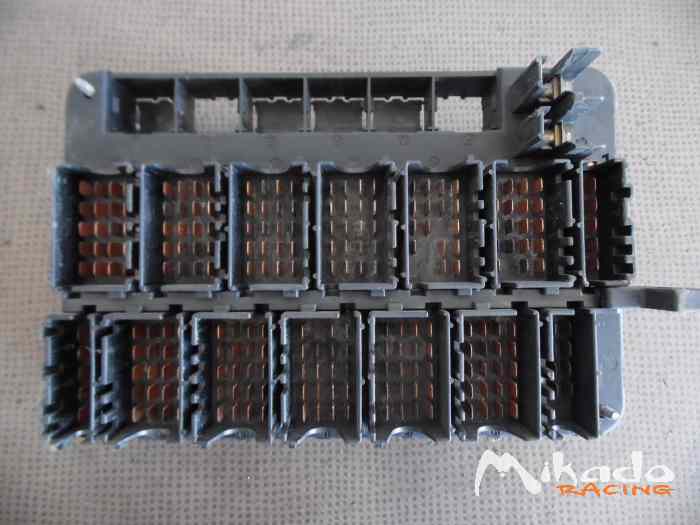 PLATINE PORTE FUSIBLES ET RELAIS 94461011000 PORSCHE 944-2 – photo 4 sur 6