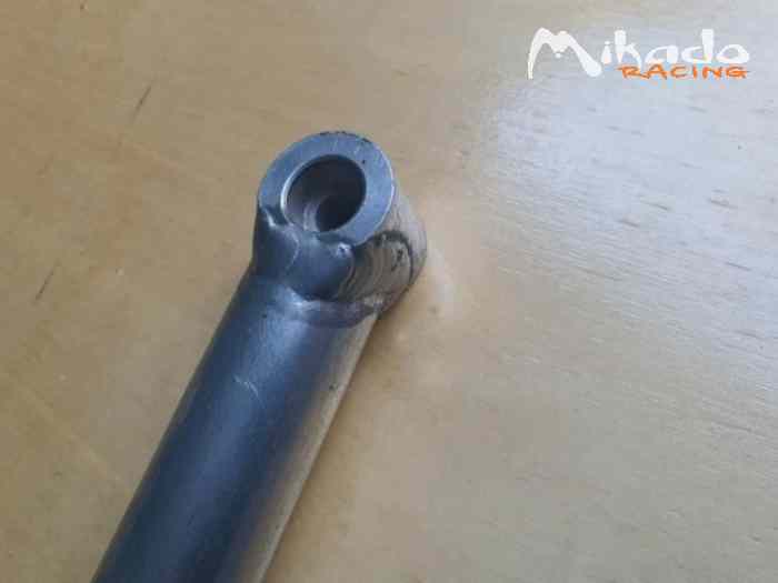 Alpine A310 v6 barre anti rapprochement arriere – photo 2 sur 3