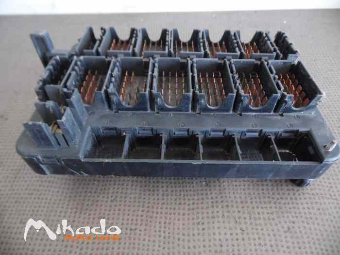 PLATINE PORTE FUSIBLES ET RELAIS 94461011000 PORSCHE 944-2 – photo 5 sur 6