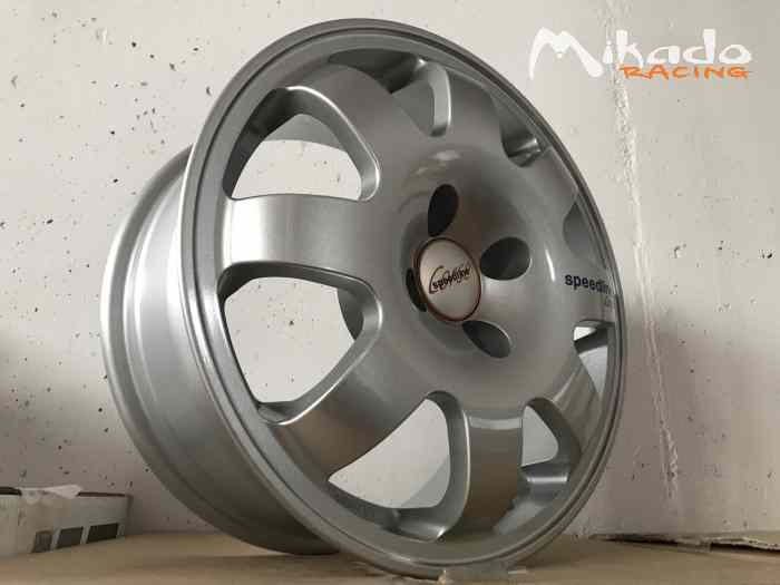 Jante Renault 6,5x15 Speedline Corse SL675 Ragno SILVER – photo 3 sur 6