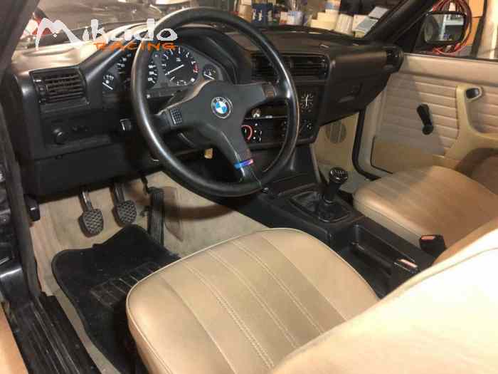BMW 323i Coupé ( accidenté) – photo 5 sur 6