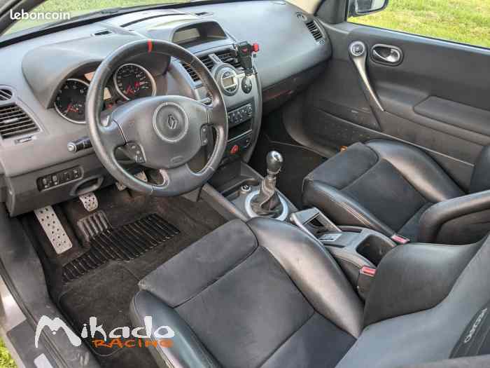 Megane rs f1 team r26 – photo 3 sur 3
