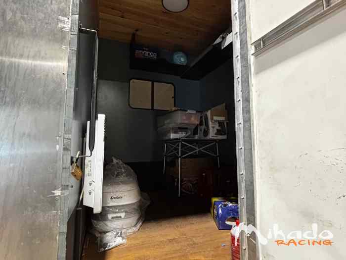 Camion atelier – photo 2 sur 3