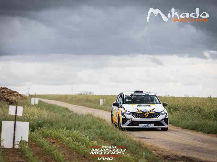 location clio rally 5 – photo 2 sur 2