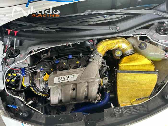 VENDUE Clio 3 f2014 210cv prête à courir – photo 6 sur 6