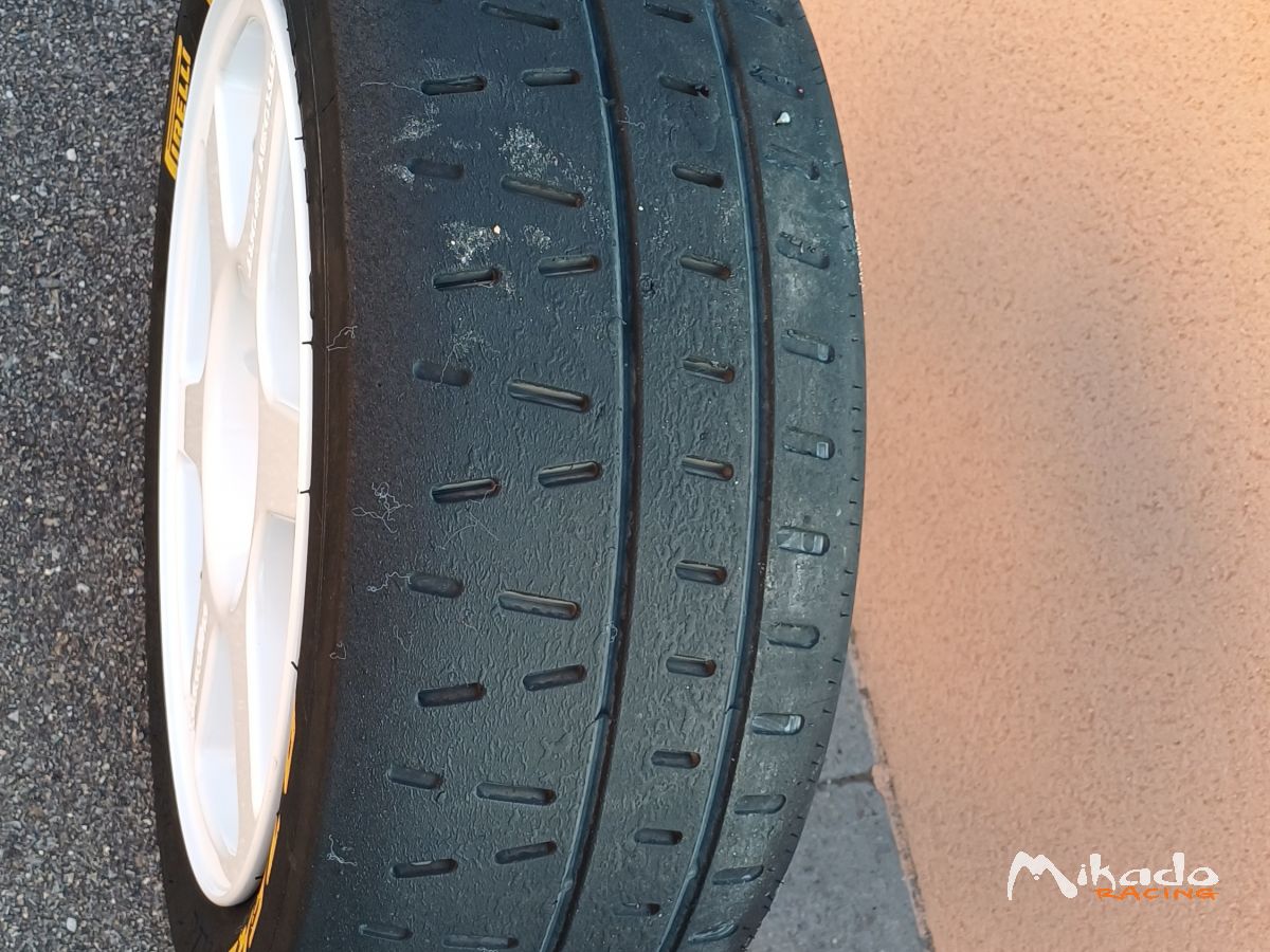 Pneus Pirelli en 15 RK5A et RKW7B – photo 1 sur 4