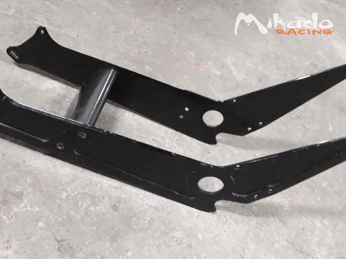 porte moyeux avanr origine magnesium osella – photo 2 sur 3