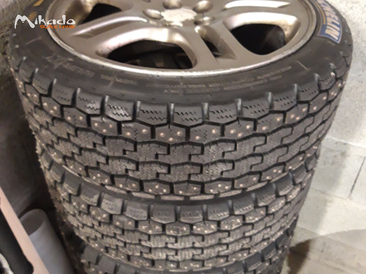 Pneus michelin na00 17 clouté – photo 1 sur 3