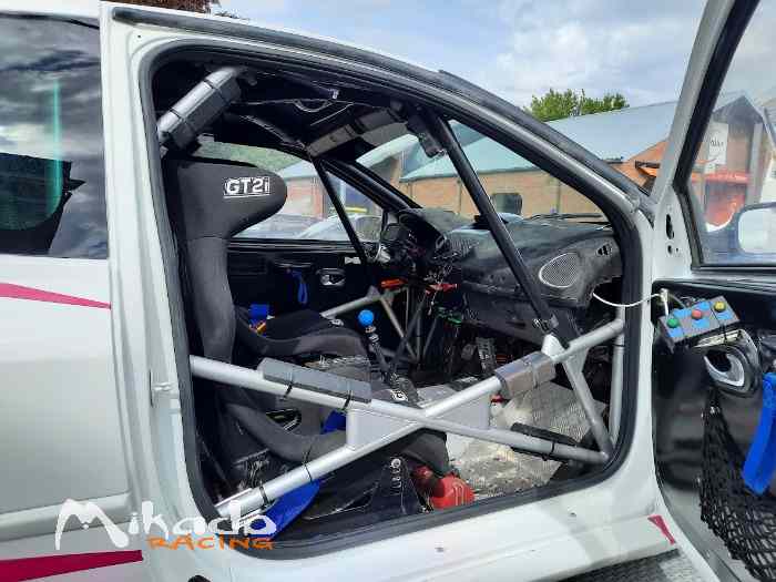 VENDUE Clio 3 f2014 210cv prête à courir – photo 5 sur 6