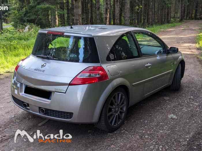 Megane rs f1 team r26 – photo 2 sur 3