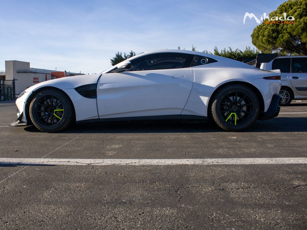 2020 Aston Martin Vantage GT4 17-A – photo 2 sur 3