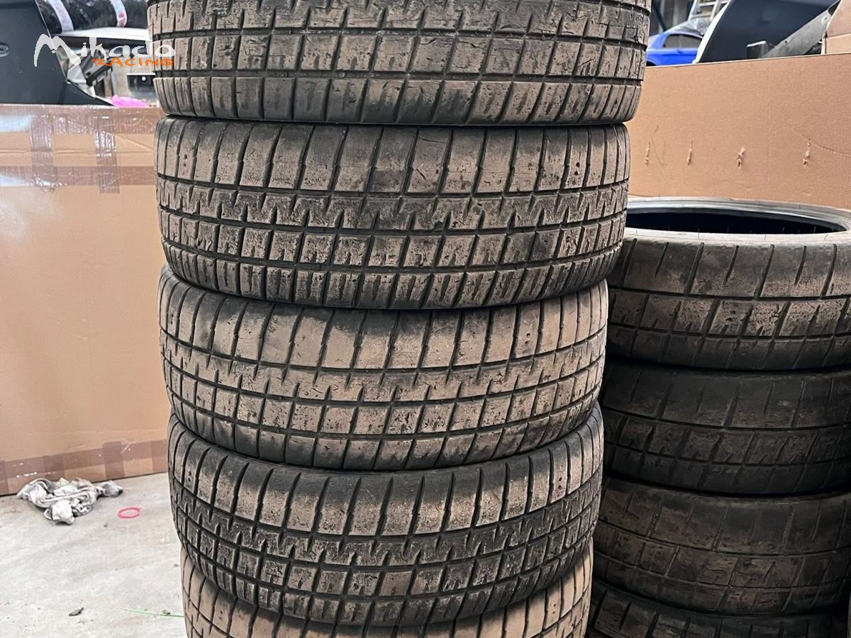 Pneus Michelin 17p – photo 1 sur 2