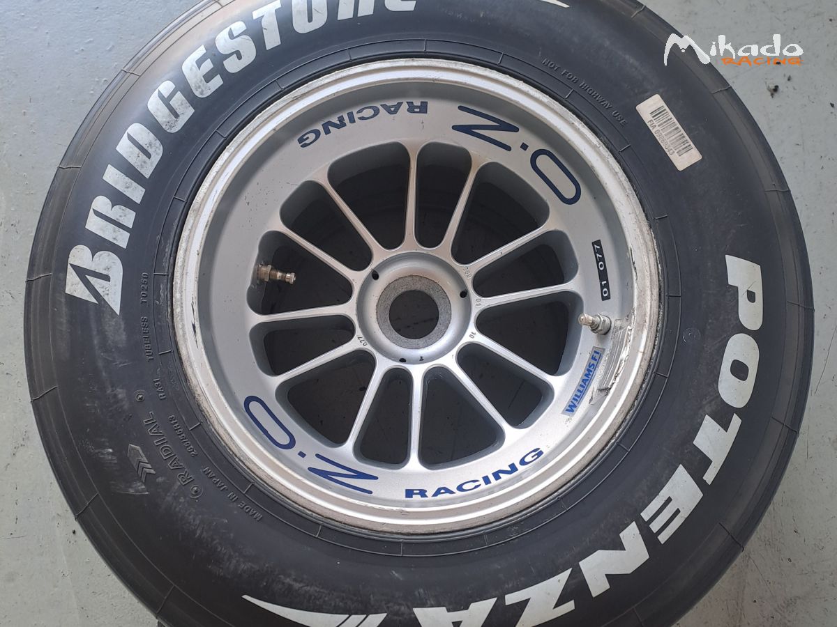 Authentique roue avant de Williams F1 FW23 de 2001 – photo 1 sur 4