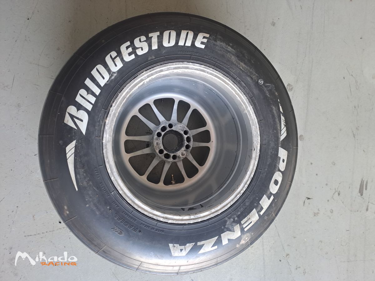 Authentique roue avant de Williams F1 FW23 de 2001 – photo 4 sur 4