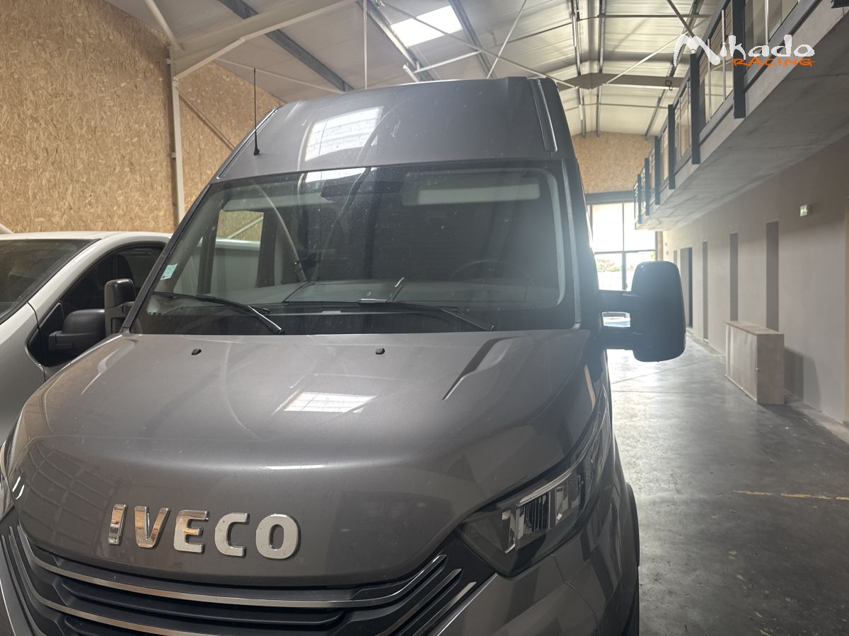Iveco 3L 7 places – photo 1 sur 5