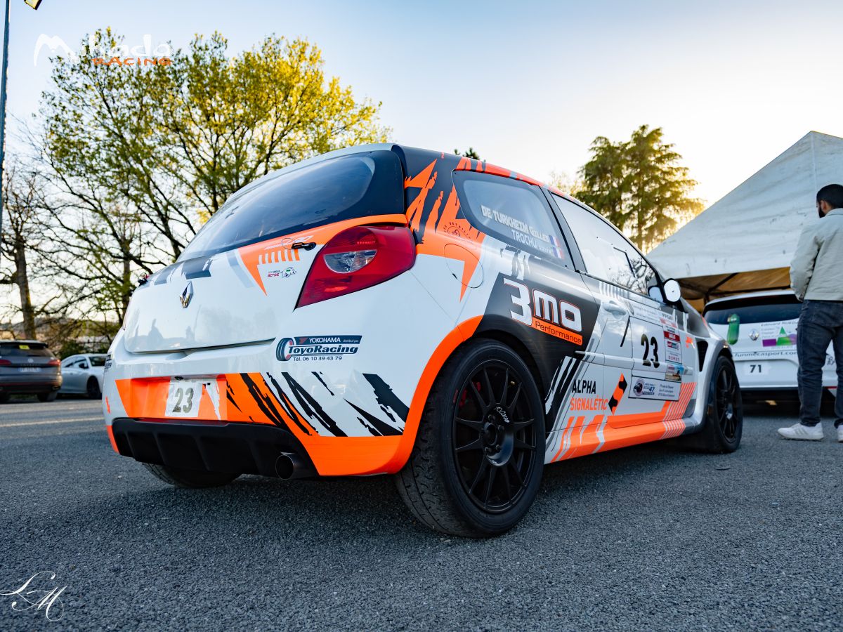 Clio III TOP F214 300cv – photo 2 sur 5