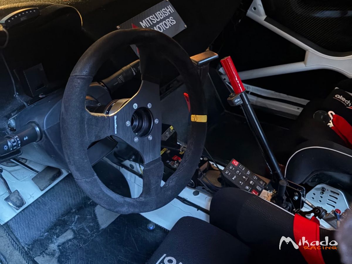 Vends Mitsubishi evo X R4 – photo 5 sur 6