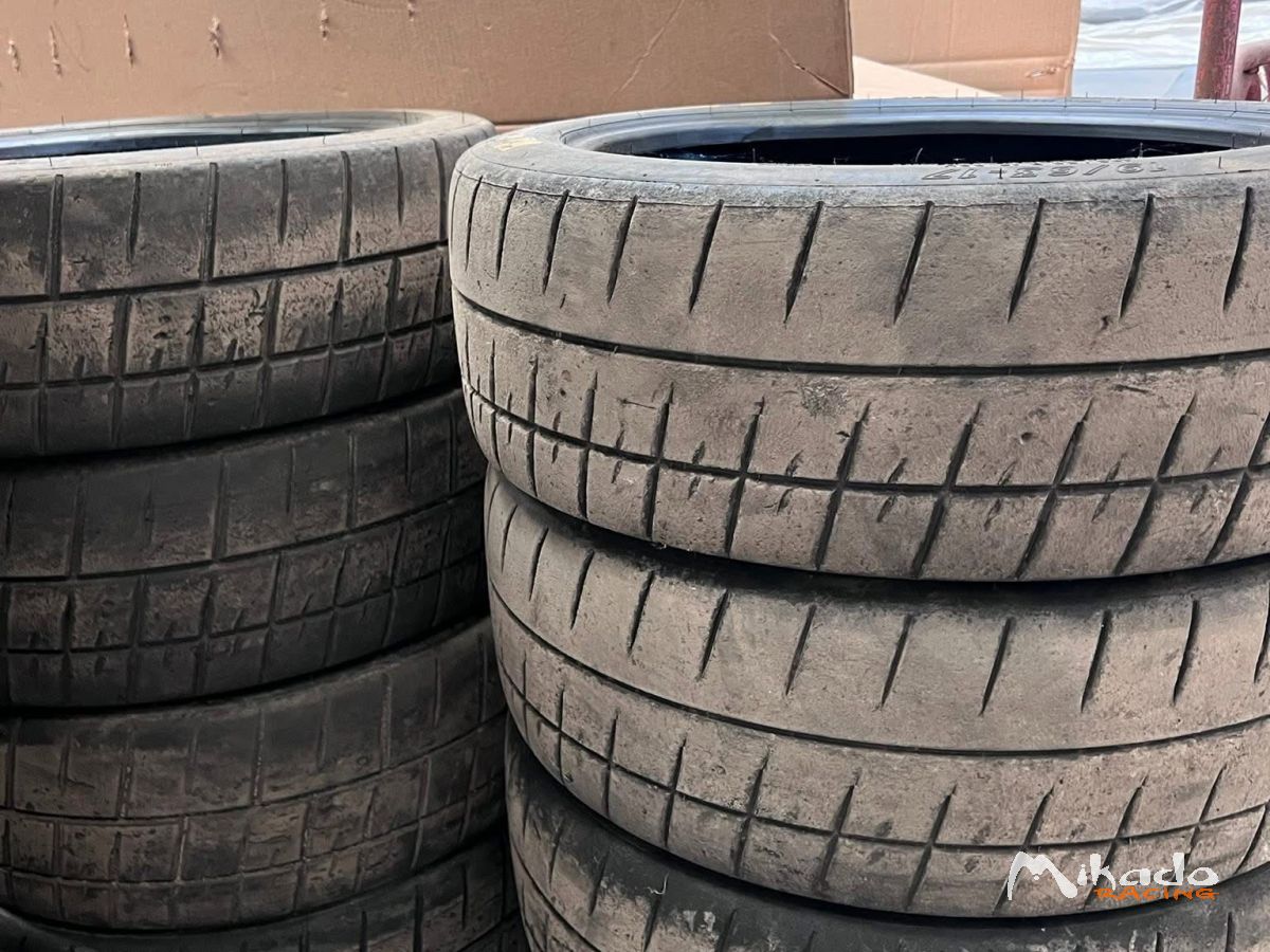 Pneus Michelin 17p – photo 2 sur 2