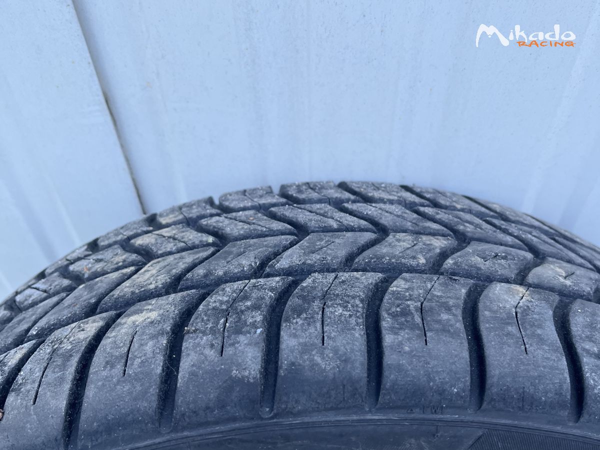 Pneu MRF 17’ – photo 2 sur 5