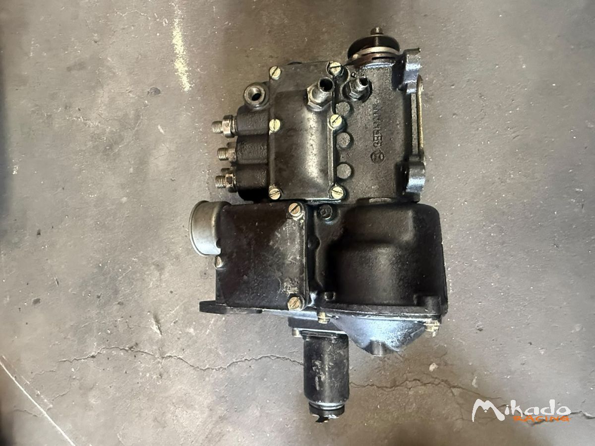 Pompe injection MFI Bosch Porsche 911 2.4 E 1972 1973 – photo 3 sur 6