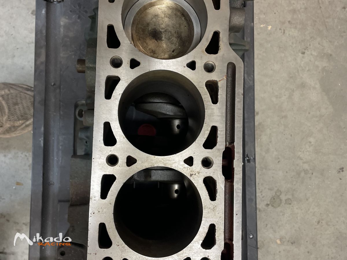 Bloc moteur et vilebrequin 505 turbo – photo 2 sur 2