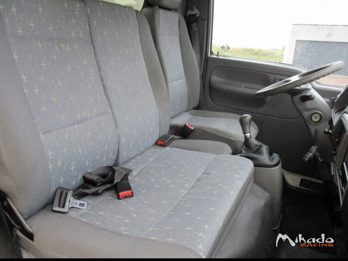 Nissan Cabstar 120E aménagé pour sport automobile – photo 2 sur 4