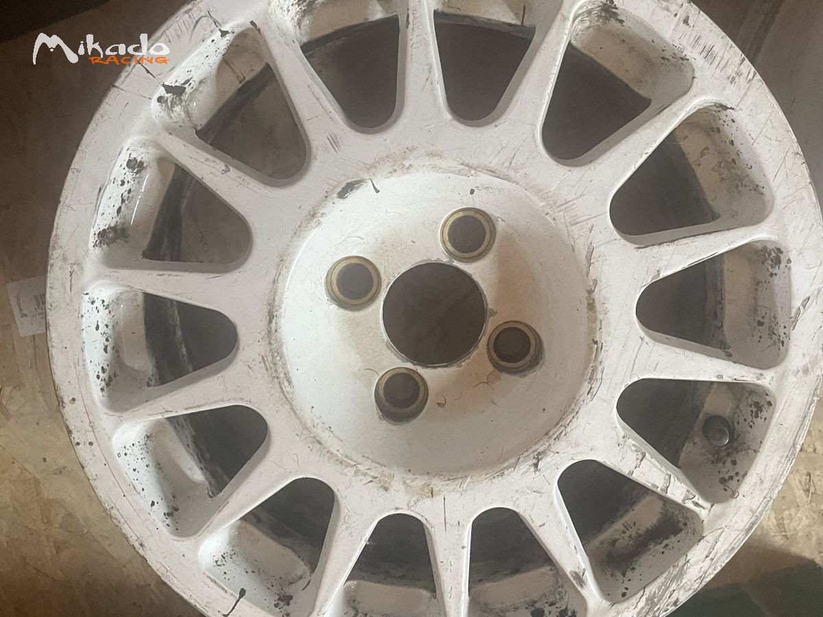 Vends 2 jantes CLIO CUP 2 – photo 1 sur 2