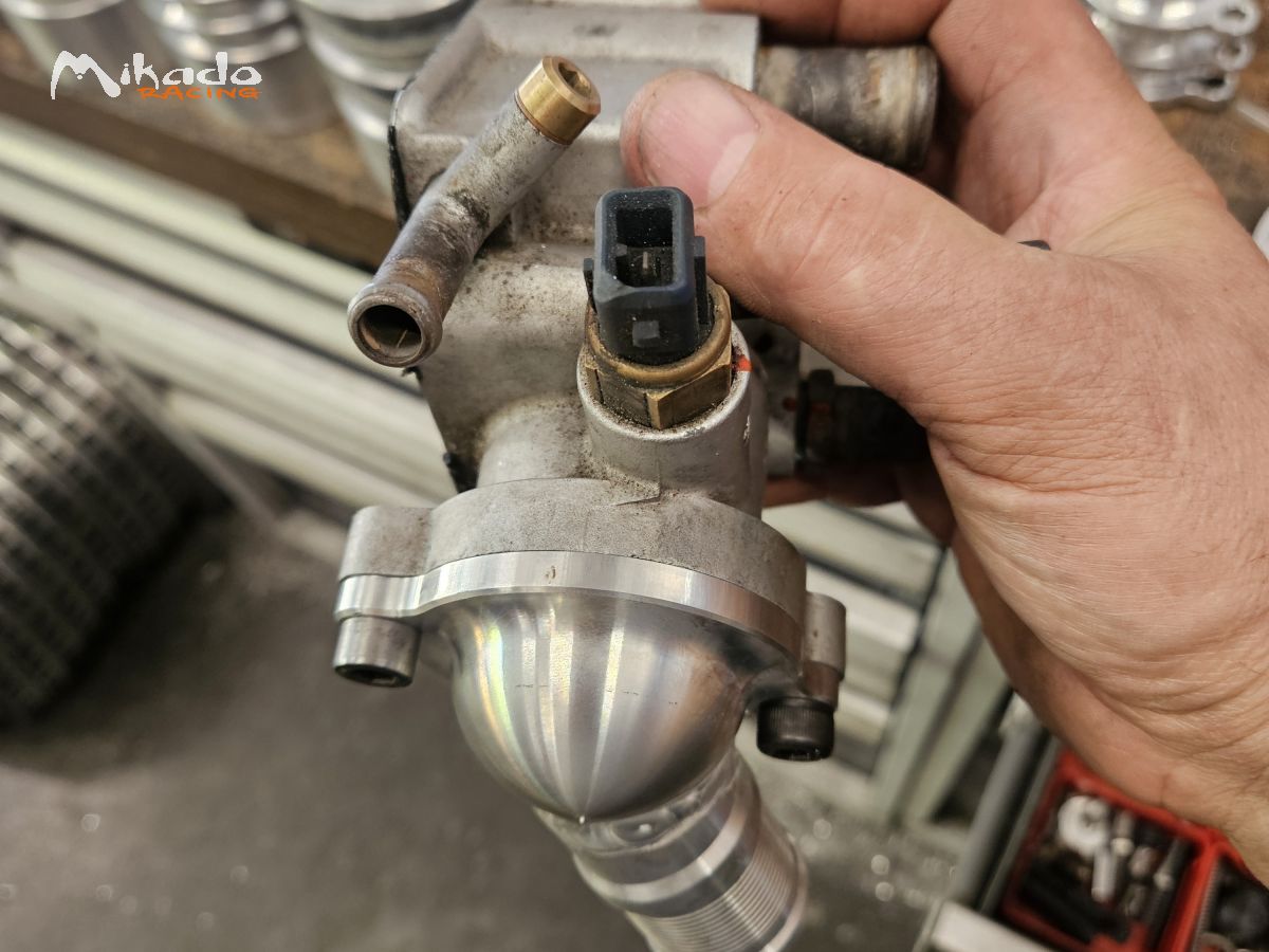 Pipe d eau av moteur xu. – photo 2 sur 2