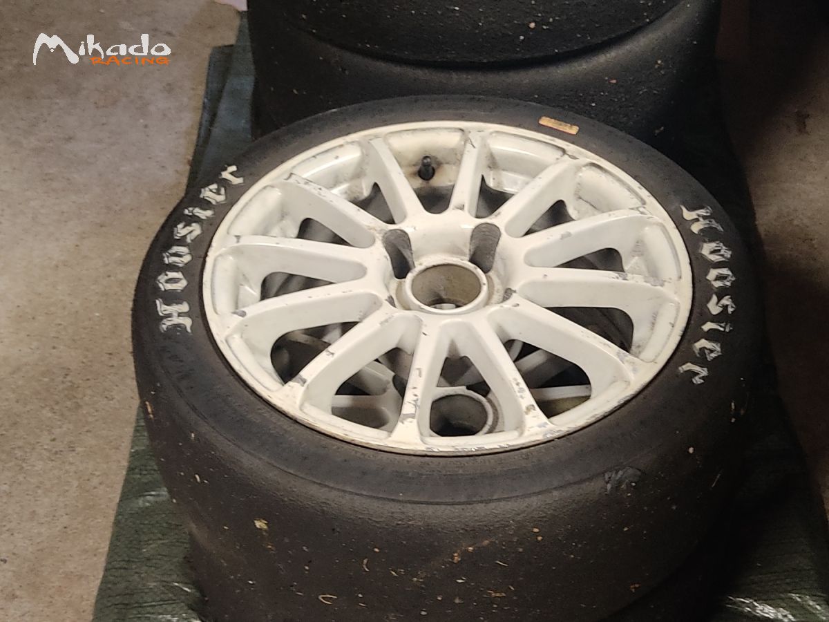 Pneu hoosier 21.5 x 7.5 x 15 r20 – photo 1 sur 2