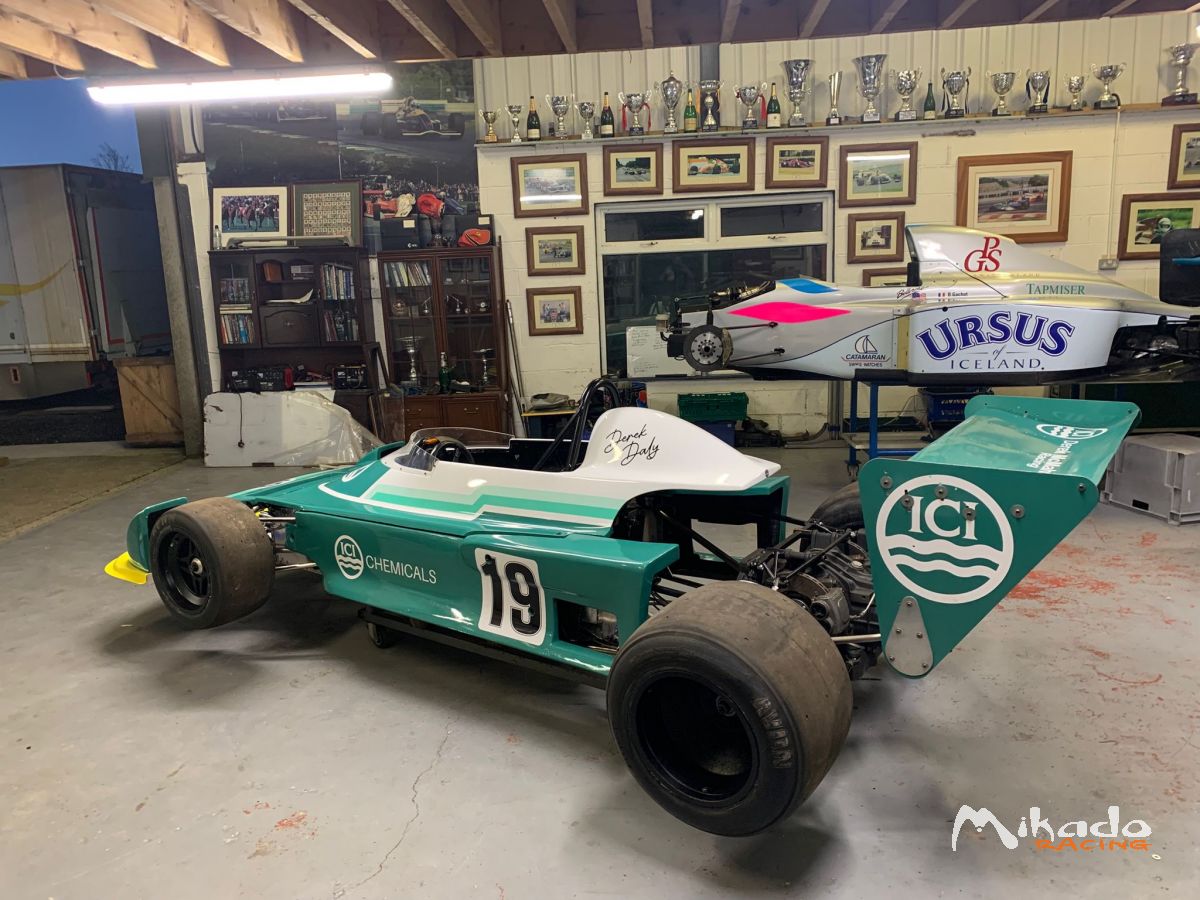 Chevron B42 F2 ICI car – photo 2 sur 5