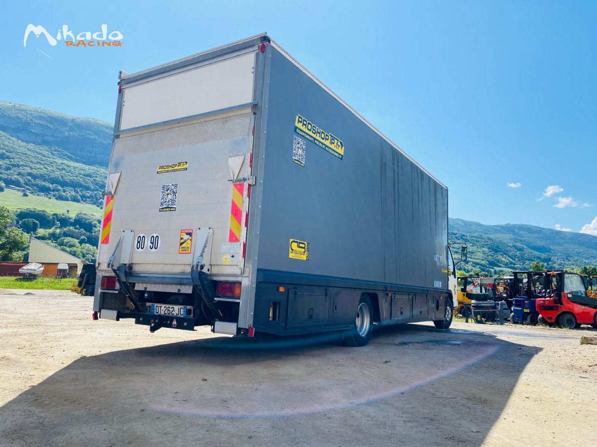 Camion équipé ISUZU série N avec 2 structure chapiteaux – photo 3 sur 6