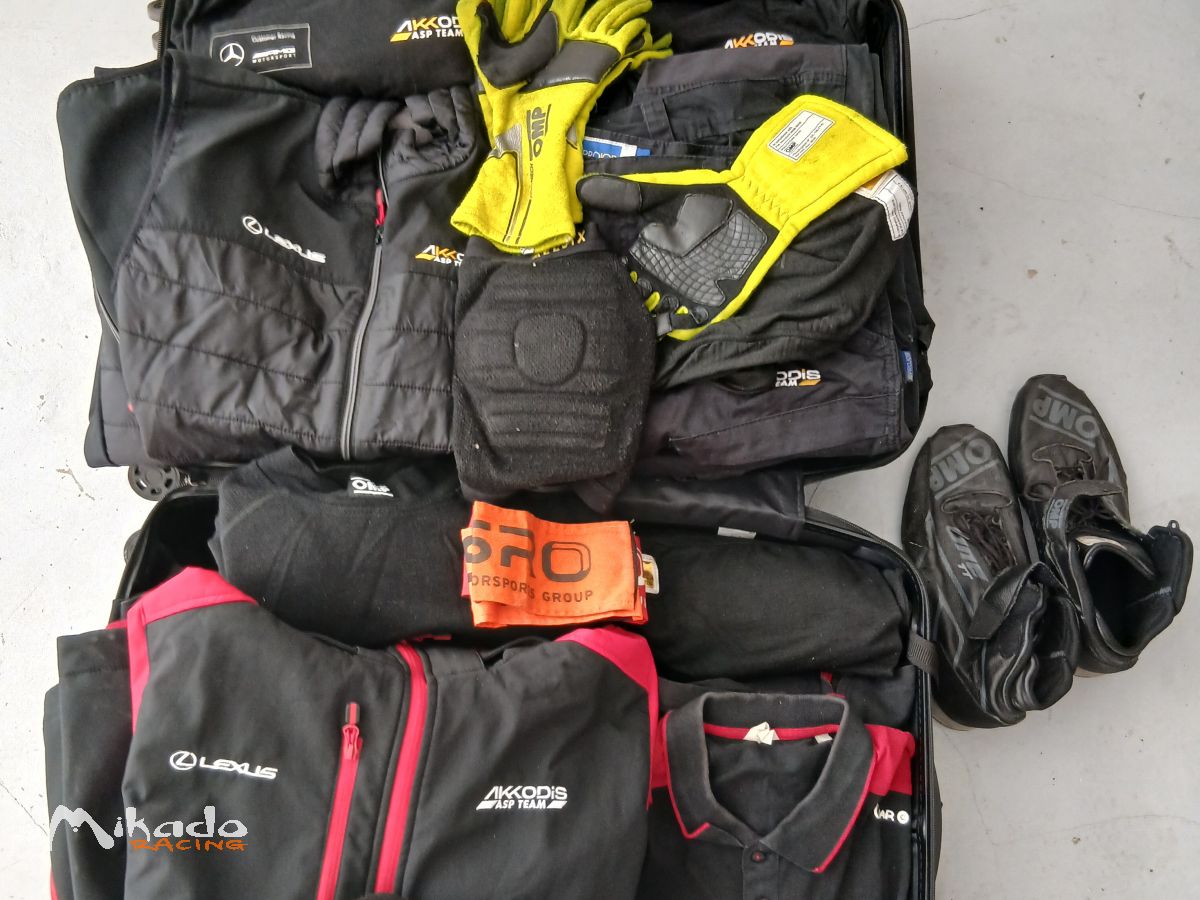 GRAND PACK ÉQUIPEMENT & TEAMWEAR AKKODIS ASP TEAM / LEXUS + SÉCURITÉ FIA OMP – photo 1 sur 6