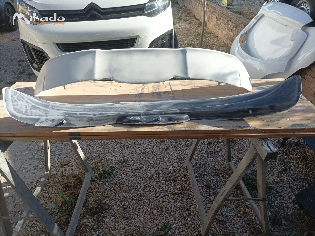 Aileron peugeot 208 f2000 – photo 1 sur 4