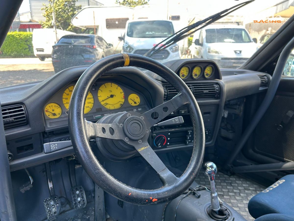 BMW 323i e30 2 portes – photo 6 sur 6
