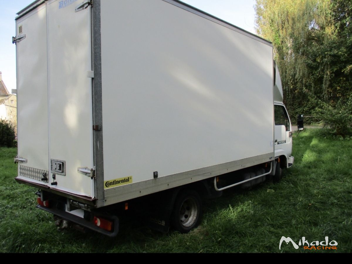 Nissan Cabstar 120E aménagé pour sport automobile – photo 3 sur 4
