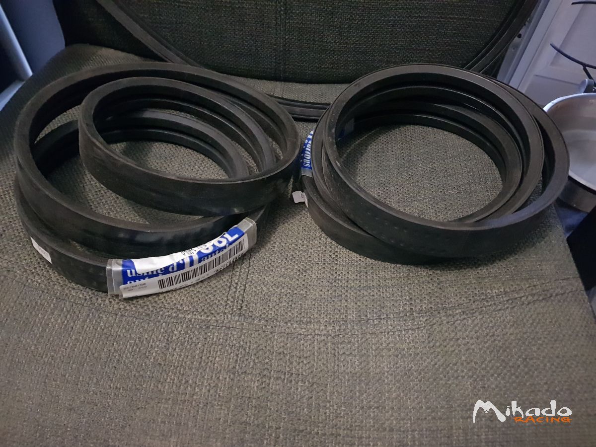 3 courroies Neuf entraînent le moteur/ventilateur/pompe a eau pour moteur Van Hool état Neuf jamais utilisé voir mes photos. – photo 2 sur 3