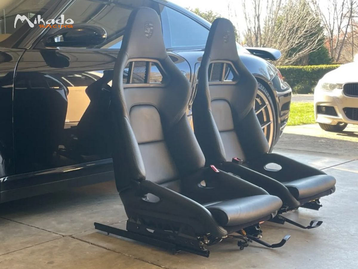 Porsche 991 RestOfWorld Folding Carbon Bucket Seats – photo 1 sur 3
