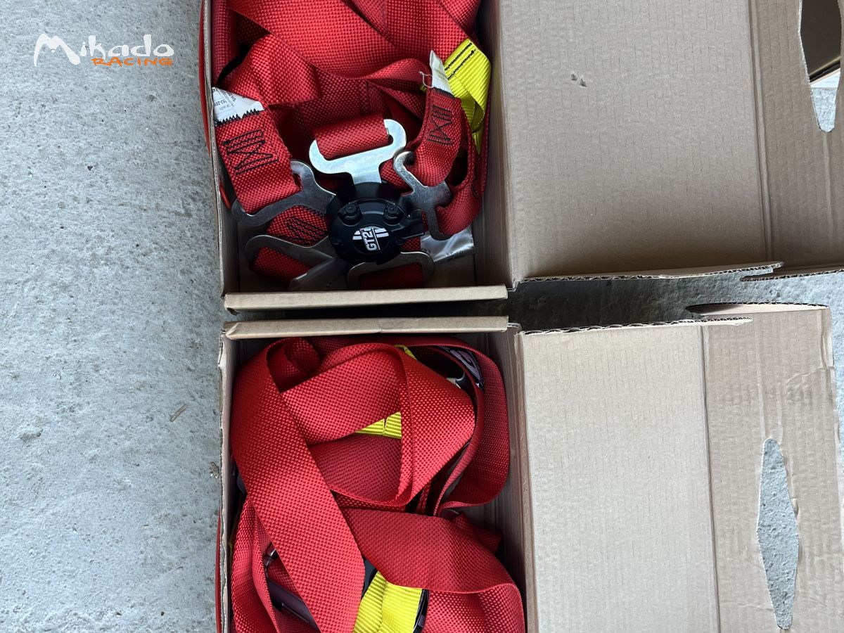 2 harnais 6 points GT2I couleur rouge