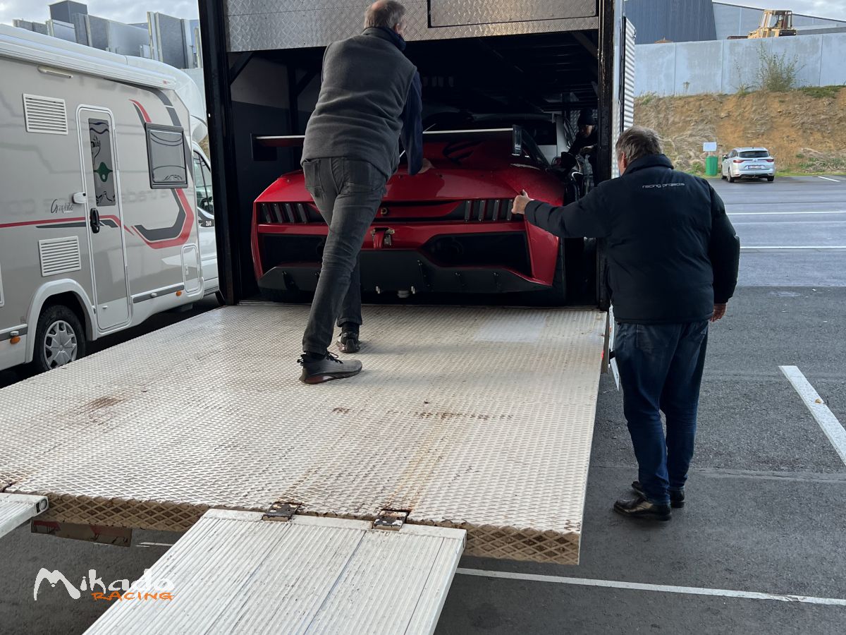 Remorque de course vintage + camion – capacité pour 3 voitures + espace de stockage + bureau à l’avant – photo 3 sur 6