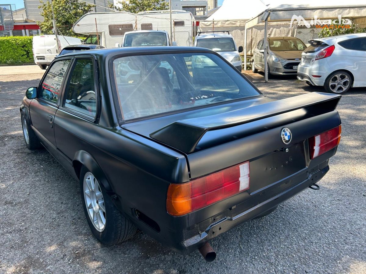 BMW 323i e30 2 portes – photo 2 sur 6