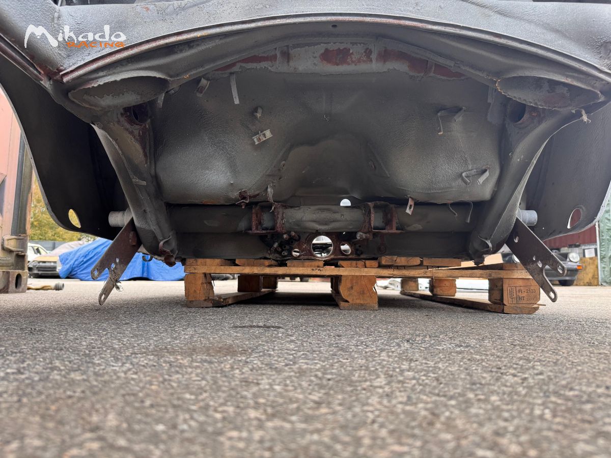 Caisse Porsche 911 3.0 SC Coupé 1982 projet restauration – photo 3 sur 6