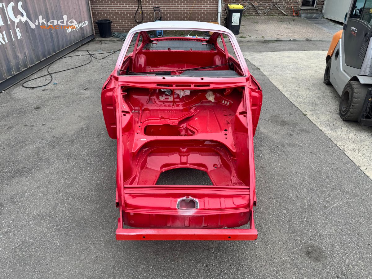 Caisse nue Porsche 911 2.0 1966 entièrement restaurée – photo 3 sur 6